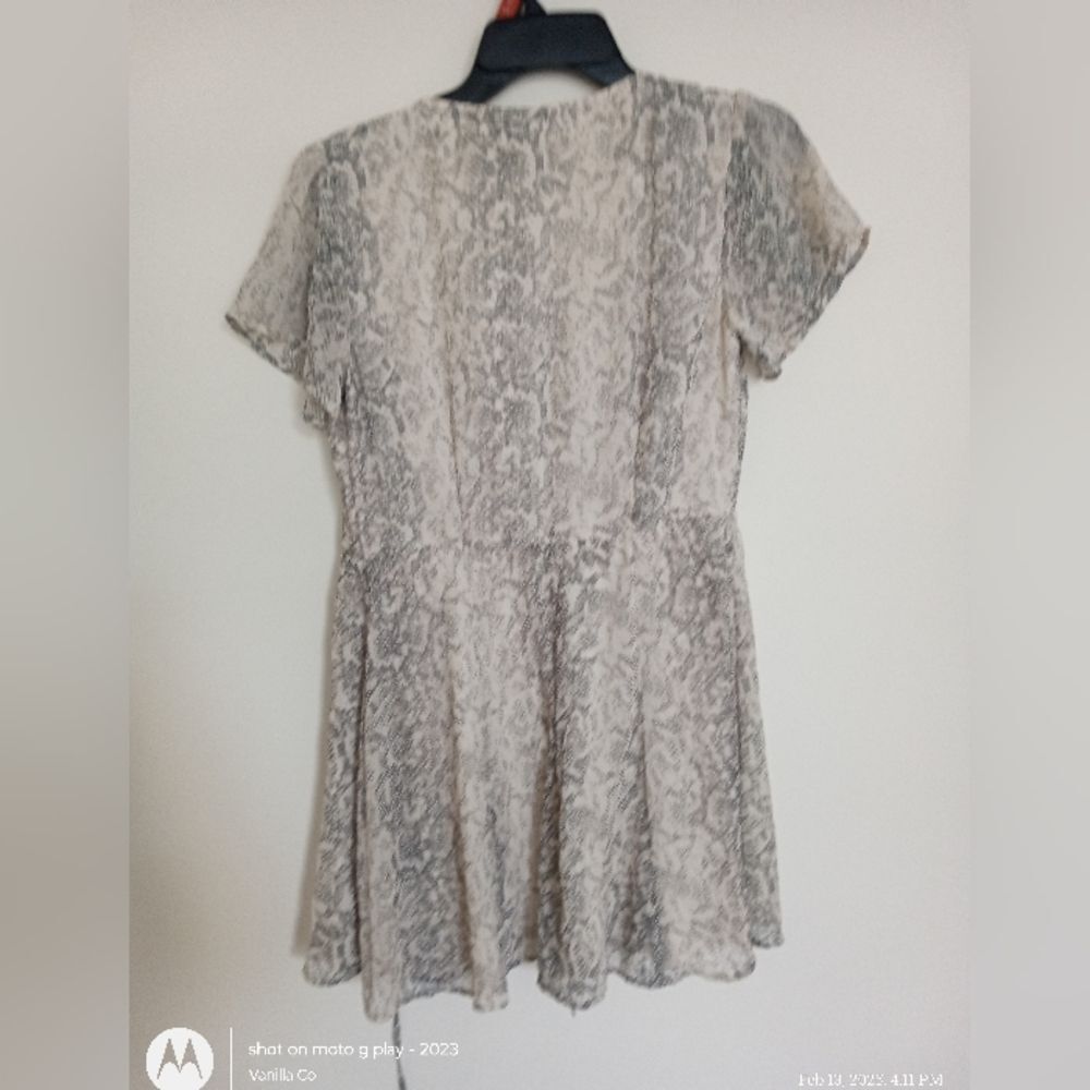 SOLD OUT & Fitch Snake Skin Wrap Mini Dress V-Neck Short Sleeve Tan Size XS - Picture 7 of 12